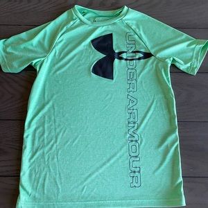 Under Armour Dri-fit tee. Youth large